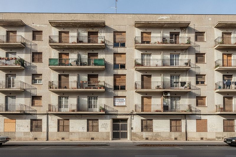 Bloque de pisos de banco en Valencia (imagen ilustrativa)